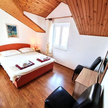 Apartmani Banic Postira Exteriör bild