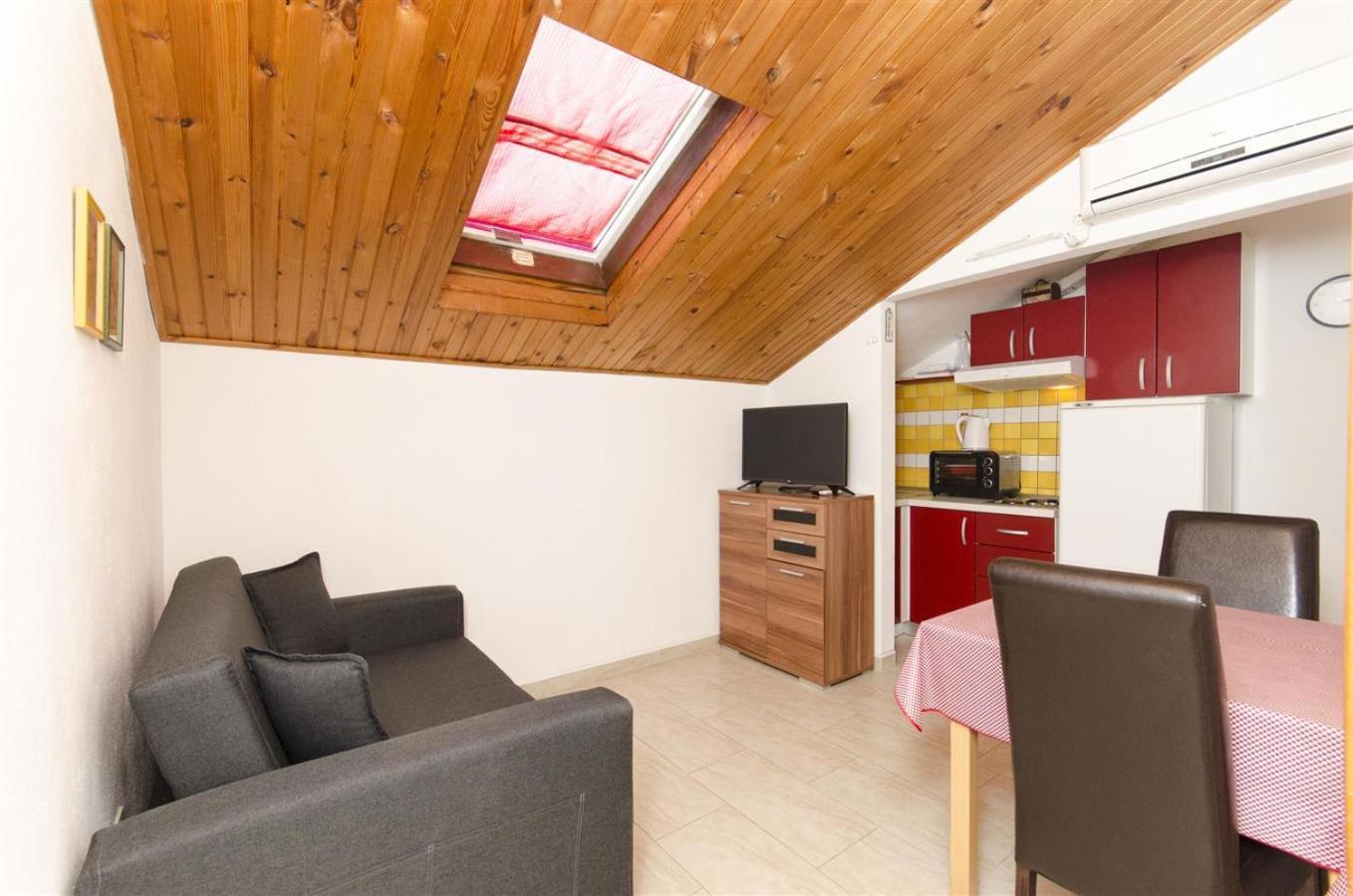 Apartmani Banic Postira Exteriör bild